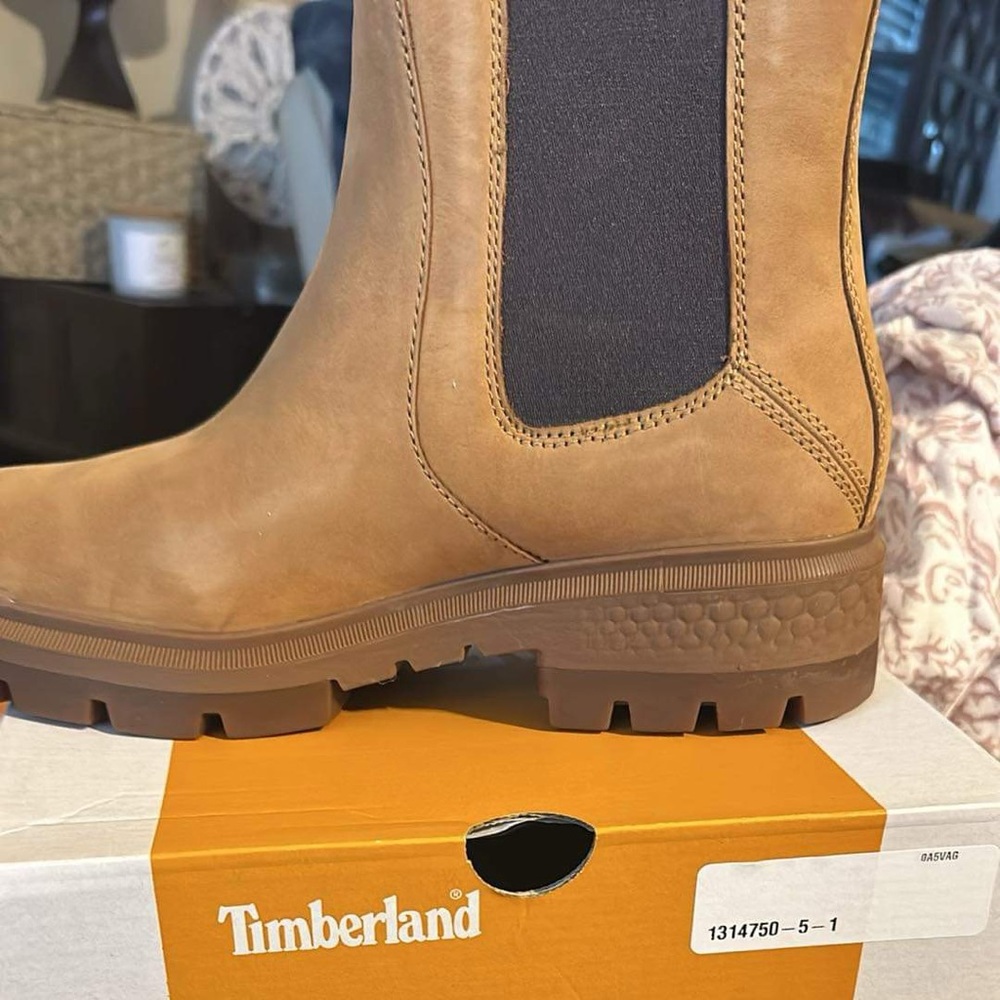 Brand new wheat color  Timberland boots size 10 women